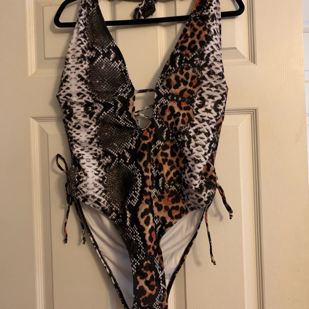 Sexy plus size swim suit!